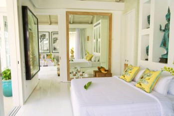 Adorable-Interior-Decoration-in-the-Contemporary-Thailand-Villa-with-a-Luxurious-Large-Bedroom-Design-Including-a-White-Bedstead